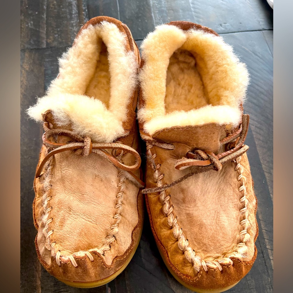 LL Bean Women's Wicked Good Camp Moccasins Size 8